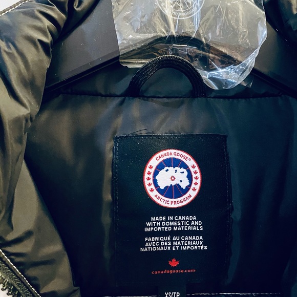 99% NEW Canada Goose down vest - Picture 4 of 4